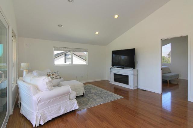 475 Torrano Court, Hollister CA: https://media.crmls.org/mediaz/dd05b553-b207-4995-90be-1c063bebbdb6.jpg