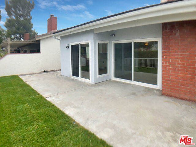 953 S Ridgecrest Circle, Anaheim CA: https://media.crmls.org/mediaz/dd0609f5-7354-476e-a5f4-8434a13c55a0.jpg