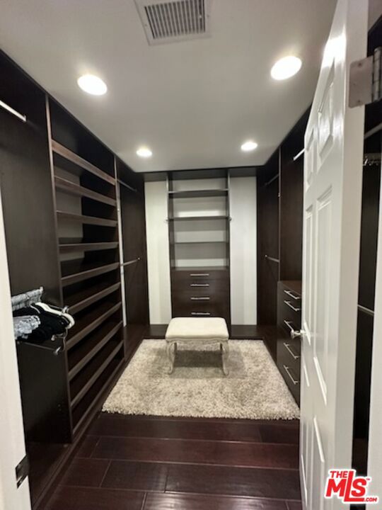 12722 Halkirk Street, Studio City CA: https://media.crmls.org/mediaz/dd060b87-fc33-4e91-acb5-c831bc4caa92.jpg