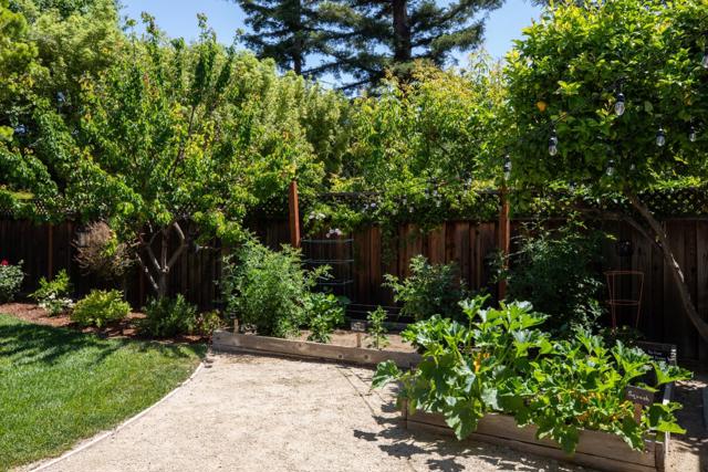 481 San Luis Avenue, Los Altos CA: https://media.crmls.org/mediaz/dd064f23-4cbc-445e-89cf-79bd39a293b9.jpg