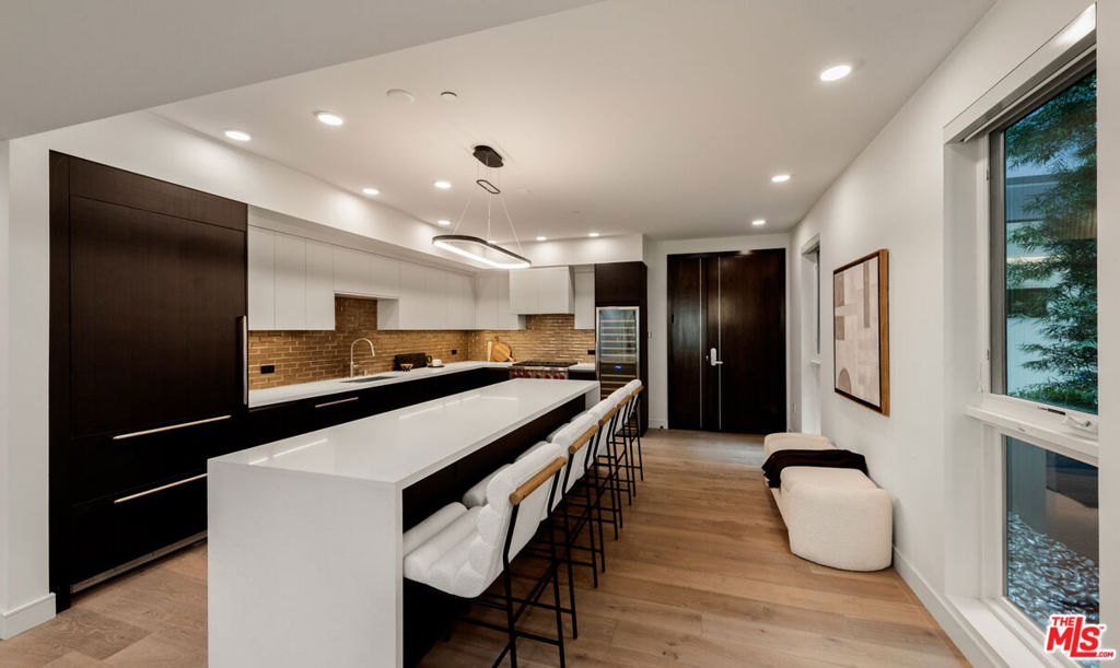 505 S Barrington Avenue #108