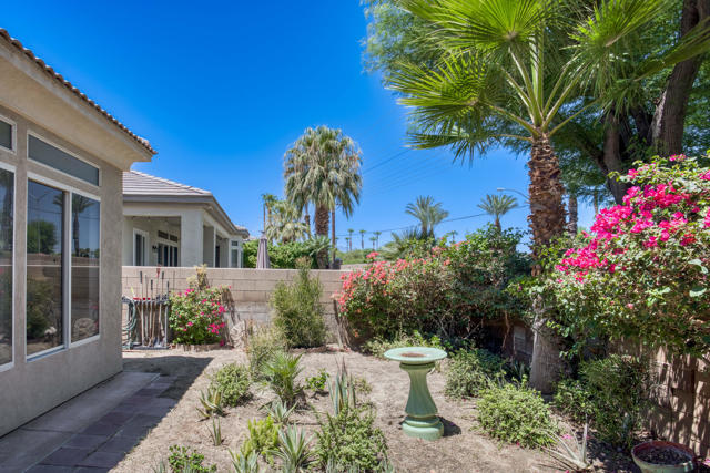 44010 Royal Troon Drive Drive, Indio CA: https://media.crmls.org/mediaz/dd06c49a-02f8-468c-9334-d0f8f5e14c5b.jpg