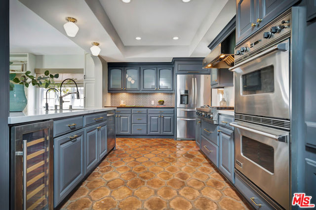 14071 Roblar Road, Sherman Oaks CA: https://media.crmls.org/mediaz/dd07234b-cb94-4f7d-841b-83d62be986de.jpg
