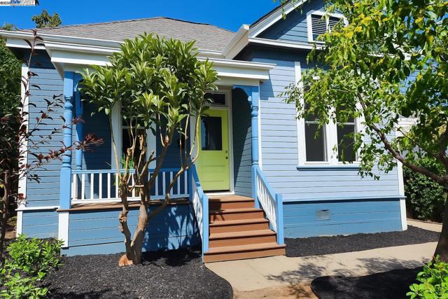 624 N 17Th St, San Jose CA: https://media.crmls.org/mediaz/dd07c3f1-9700-4625-be60-14f474f8690f.jpg