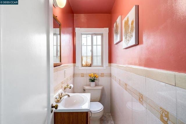 66 Murdock St, Richmond CA: https://media.crmls.org/mediaz/dd0876c8-3bf2-4426-9591-3aaf97486583.jpg