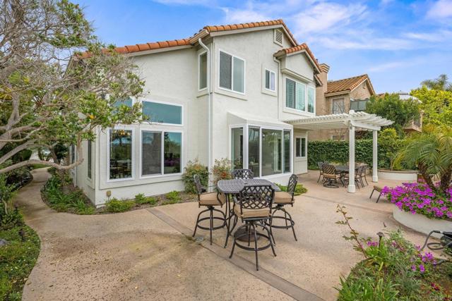 7045 Via Cabana, Carlsbad CA: https://media.crmls.org/mediaz/dd087af6-2105-4e69-9307-33c777117023.jpg
