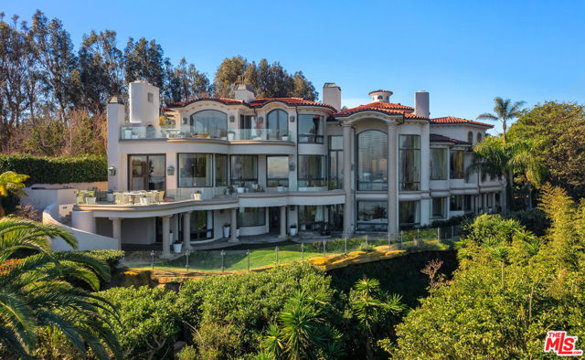 28808 Cliffside Drive, Malibu CA: https://media.crmls.org/mediaz/dd08be83-d7d4-4645-8cd2-6c4bccf16fd2.jpg