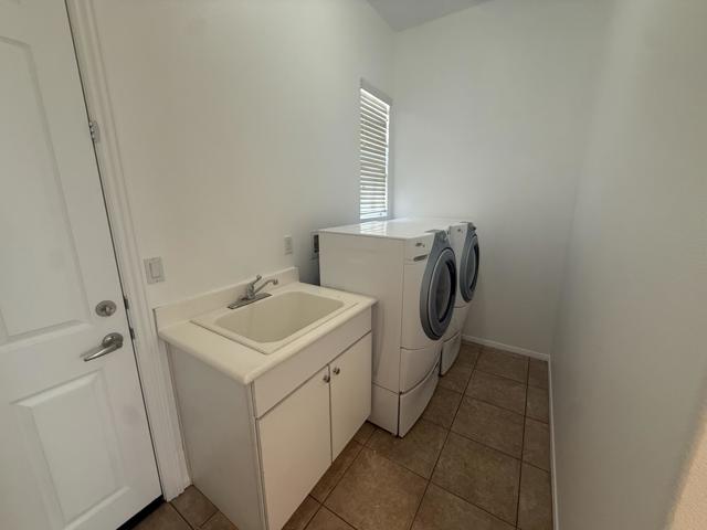 103 Romanza Lane, Palm Desert CA: https://media.crmls.org/mediaz/dd094b0d-1266-4c64-9310-30de07d2cbec.jpg
