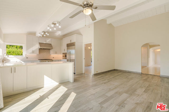 1200 El Hito Circle, Pacific Palisades CA: https://media.crmls.org/mediaz/dd094d86-44d8-42ef-b33f-8339a885c27f.jpg