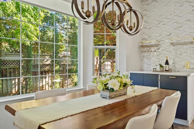 418 Golf Ct, Walnut Creek CA: https://media.crmls.org/mediaz/dd0a1940-297b-4a2e-906e-47de1ad8af31.jpg