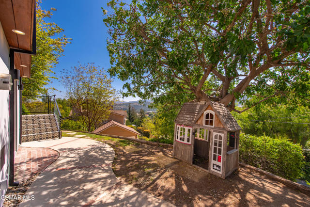 28333 Foothill Drive, Agoura Hills CA: https://media.crmls.org/mediaz/dd0b2f5d-368c-4b10-92a4-7fa1a6c9d272.jpg