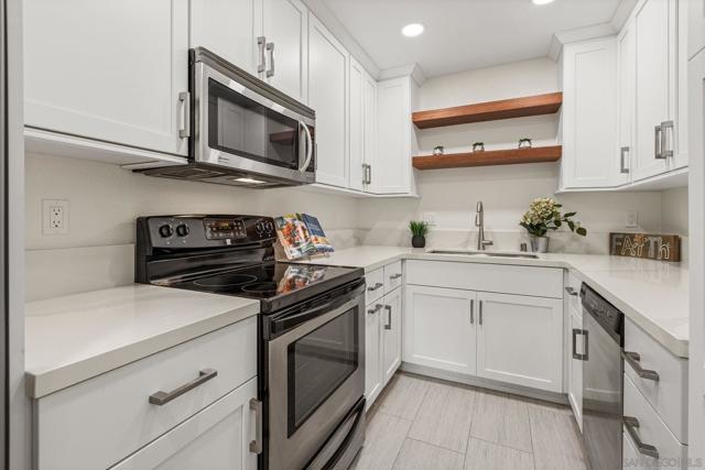 14148 Caminito Quevedo, San Diego CA: https://media.crmls.org/mediaz/dd0bd04d-126e-4ffe-b123-8e76d54ac32d.jpg