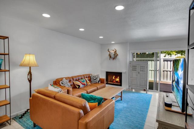 Detail Gallery Image 4 of 23 For 3380 Caminito Gandara, La Jolla,  CA 92037 - 3 Beds | 2/1 Baths