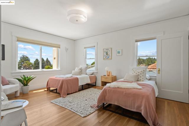 355 Arlington Ave., Berkeley CA: https://media.crmls.org/mediaz/dd0c00d2-c16f-4793-a407-1e4bd8fbf015.jpg