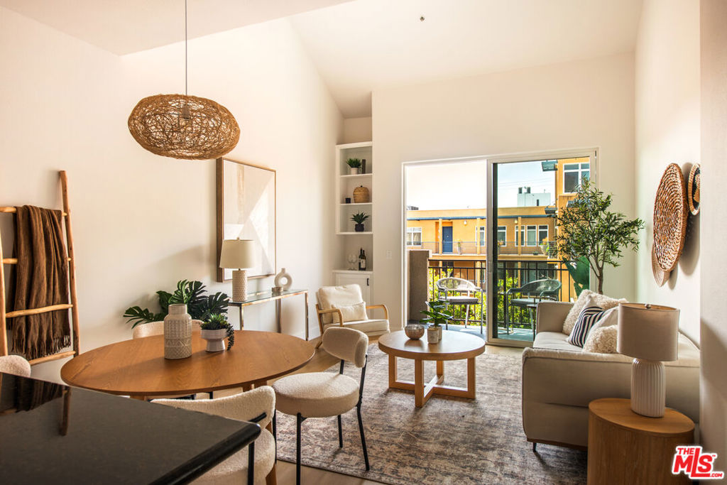 4060 Glencoe Avenue #302