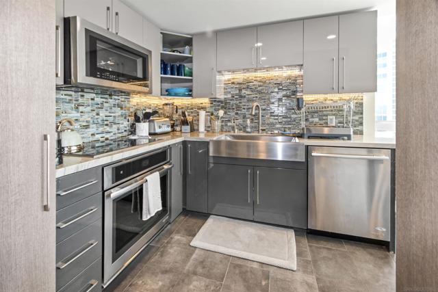 1780 Avenida Del Mundo, Coronado CA: https://media.crmls.org/mediaz/dd0c66dc-a751-4080-ad2c-cc037b7d7faf.jpg