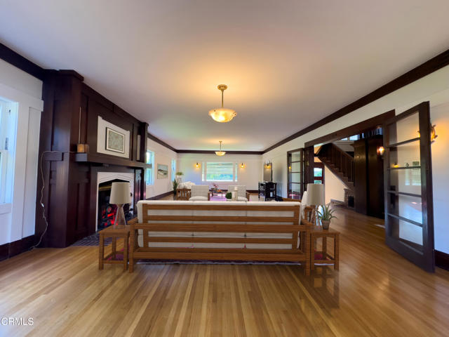 217 Oaklawn Avenue, South Pasadena CA: https://media.crmls.org/mediaz/dd0cc426-ff84-491c-a4bf-b300b5eb2578.jpg
