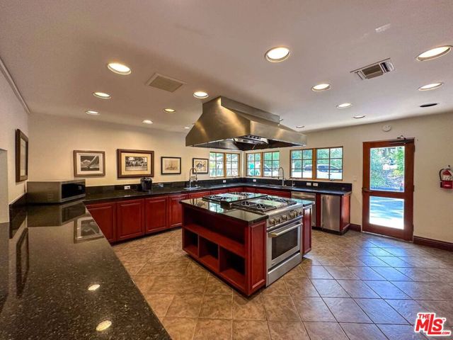 23777 Mulholland Highway, Calabasas CA: https://media.crmls.org/mediaz/dd0cd306-7b3a-4038-abab-68c393f1cb4c.jpg
