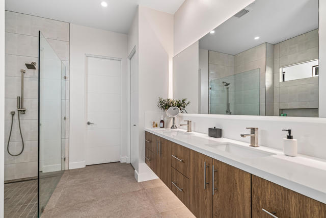 1346 Bacall Way, Palm Springs CA: https://media.crmls.org/mediaz/dd0d4428-93f7-452c-b2a9-693dbe792c55.jpg