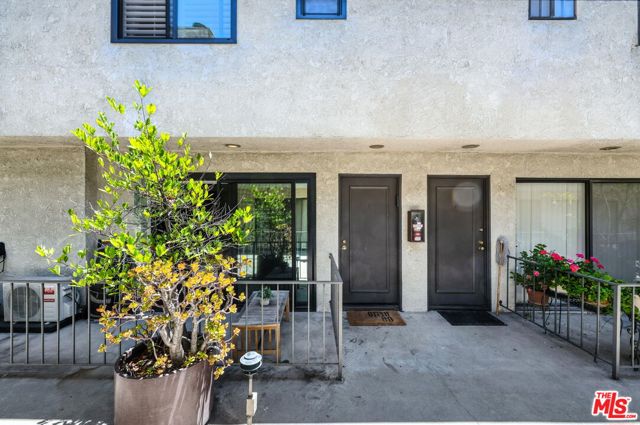 13412 Burbank Boulevard, Sherman Oaks CA: https://media.crmls.org/mediaz/dd0d9450-45db-4f9d-9cbb-6684e053fef4.jpg
