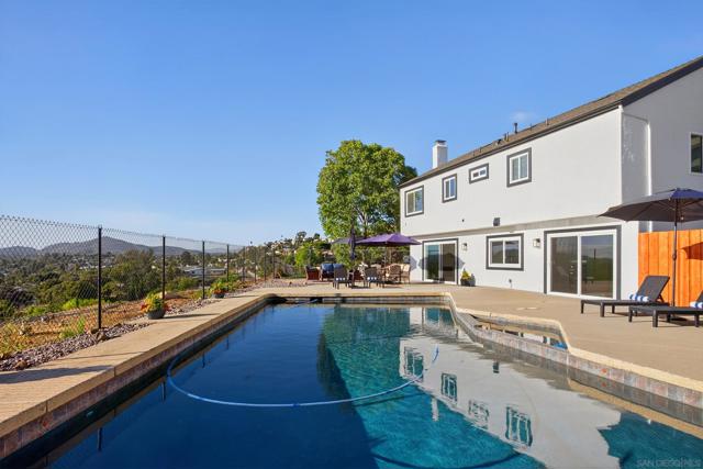 4060 Rosarita Dr, La Mesa CA: https://media.crmls.org/mediaz/dd0d9f48-40af-42f3-ab64-3d576a41f1be.jpg
