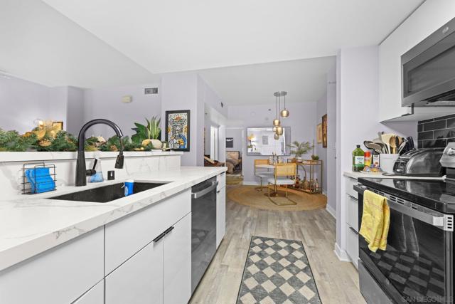 425 W Beech St, San Diego CA: https://media.crmls.org/mediaz/dd0dc859-dc7c-4cc0-ae2b-cb867edeaef6.jpg