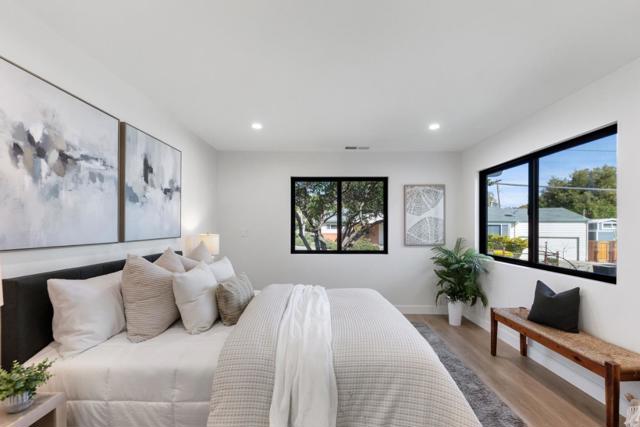 3845 East Lake Way, Redwood City CA: https://media.crmls.org/mediaz/dd0e6b94-1752-45ed-8738-3a0daacc7b02.jpg