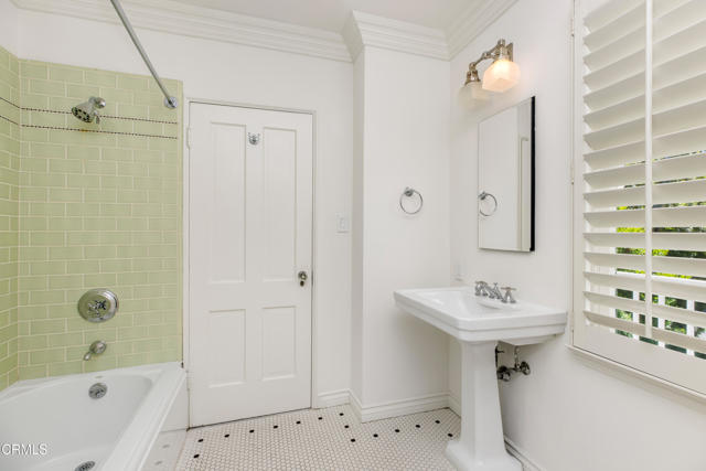 1184 Arden Road, Pasadena CA: https://media.crmls.org/mediaz/dd0ee616-3188-4001-9911-8a6f904a4e09.jpg