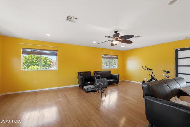 11138 Collett Avenue, Granada Hills CA: https://media.crmls.org/mediaz/dd0f1229-9333-4851-89cb-612e571f695e.jpg