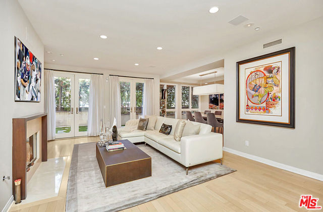 121 N Almont Drive, Beverly Hills CA: https://media.crmls.org/mediaz/dd0f2e8f-5797-43b5-b43d-13c488276976.jpg