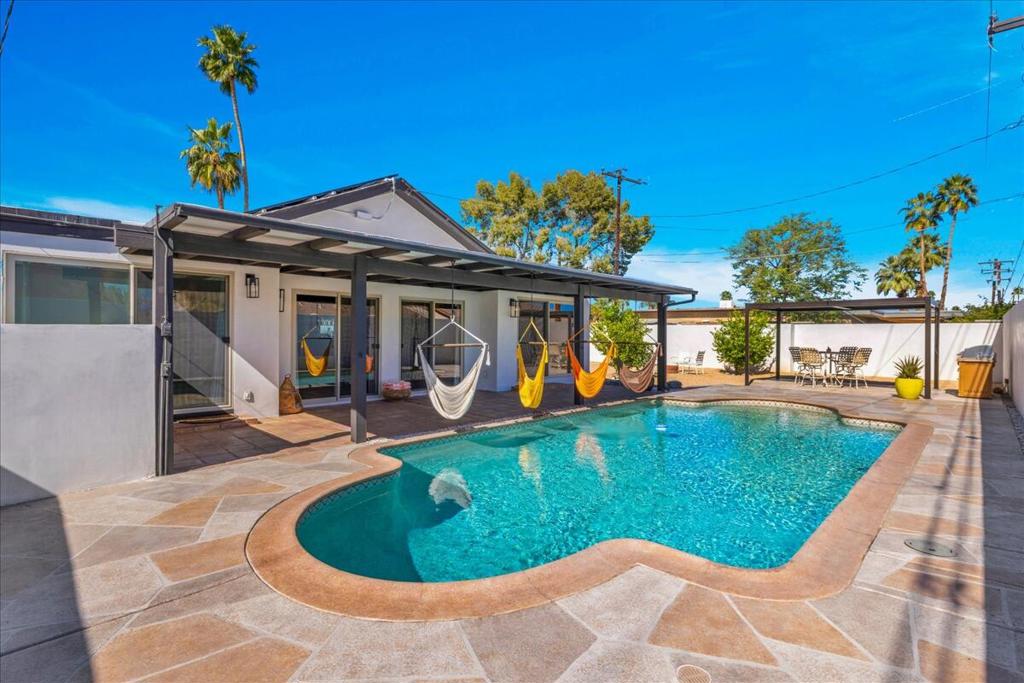 45640 Mountain View Avenue