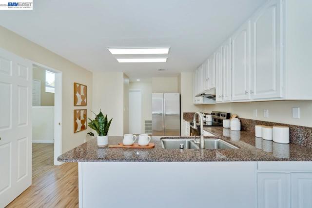 Image 17 of 58 For 4691 Rousillon Ave