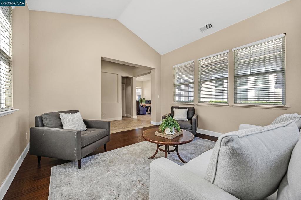 https://media.crmls.org/mediaz/dd0f8c64-ee55-4c81-9401-a7f2138a9ee6.jpg?preset=X-Large