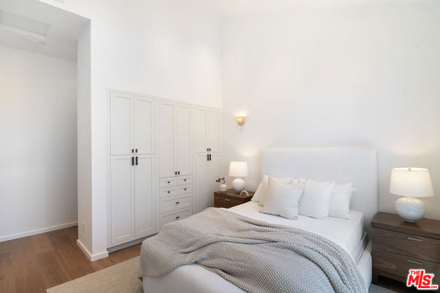 745 E Sunset Avenue, Venice CA: https://media.crmls.org/mediaz/dd0f9810-2a7c-4902-b41a-017f8eb040c6.jpg