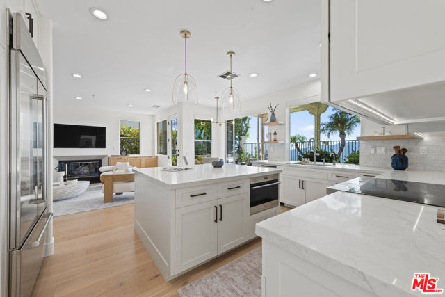 16724 Calle Arbolada, Pacific Palisades CA: https://media.crmls.org/mediaz/dd0fb448-cb49-4195-a5b5-b2c211e4efa5.jpg
