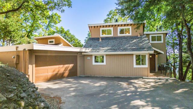 20243 Beatty Ridge Road, Los Gatos CA: https://media.crmls.org/mediaz/dd100dd2-cbe3-410c-b074-5d5259db3158.jpg