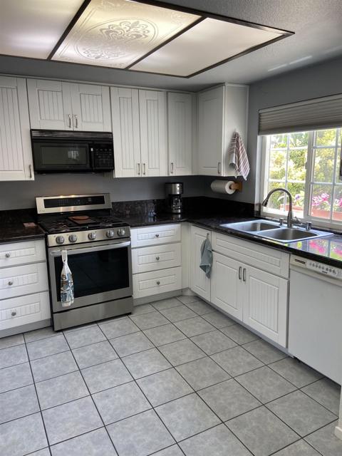 10320 Plaza Paseo Dr., Lakeside CA: https://media.crmls.org/mediaz/dd103c84-47bf-4267-b479-8e6eb3961870.jpg
