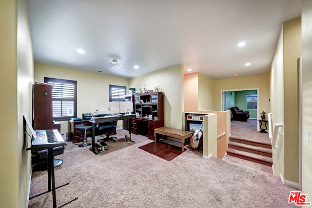 15624 Derrico Lane, Canyon Country CA: https://media.crmls.org/mediaz/dd10ac12-af0f-4870-97bb-e2a1ac2ed27d.jpg