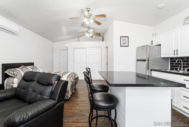 262 Flowerdale Ln, San Diego CA: https://media.crmls.org/mediaz/dd119e4d-f5fb-4fbe-9812-108fb975bdcd.jpg