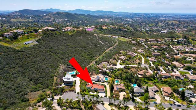 2535 San Clemente Avenue, Vista CA: https://media.crmls.org/mediaz/dd11fb21-c075-44d6-bca0-afb375a2ddb8.jpg