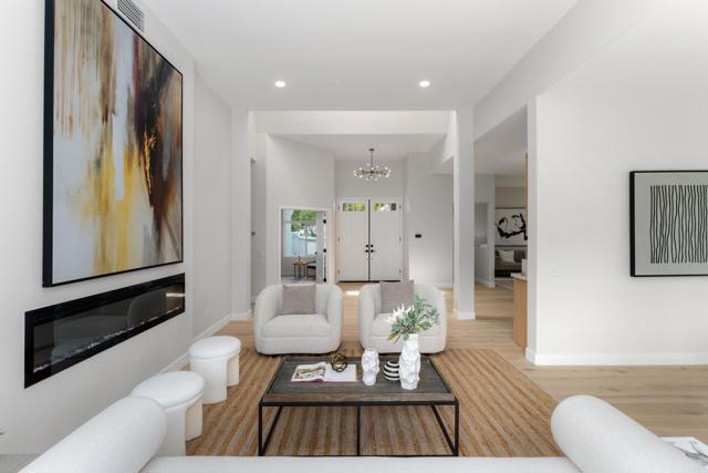 Detail Gallery Image 10 of 46 For 14004 Calle Venecia, San Diego,  CA 92130 - 4 Beds | 2/1 Baths
