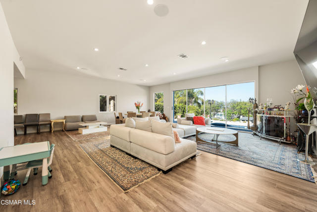 4148 Camino De La Cumbre, Sherman Oaks CA: https://media.crmls.org/mediaz/dd12376c-3df4-4d5e-b7ad-234189613e23.jpg