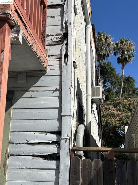 39 Main St, Isleton CA: https://media.crmls.org/mediaz/dd1475cf-4c1c-4fc5-bb30-c5c7317a01aa.jpg