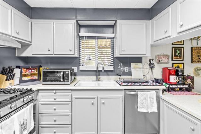 17617 Pond Derosa, Salinas CA: https://media.crmls.org/mediaz/dd14a6a0-88a3-4b4a-a015-53704c7e24d1.jpg