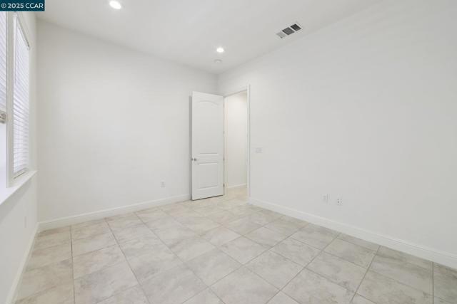 2909 Tulare Hills Dr, Dublin CA: https://media.crmls.org/mediaz/dd14e223-d007-43e3-8a42-f87fd4337ed3.jpg