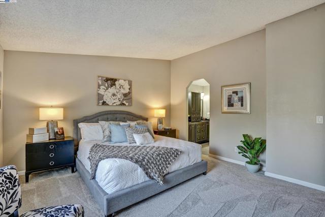 30 San Vicente Ct, Danville CA: https://media.crmls.org/mediaz/dd14ea3c-9960-4dc4-b85b-b519bf360585.jpg