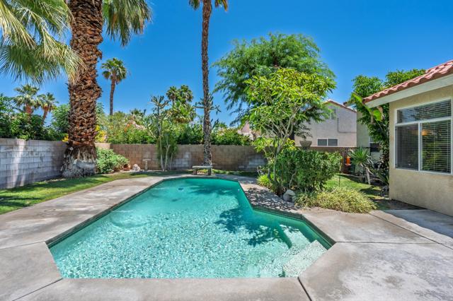 69350 Las Gardenias, Cathedral City CA: https://media.crmls.org/mediaz/dd1547cd-2159-4d5d-bef2-8a7253309c3f.jpg