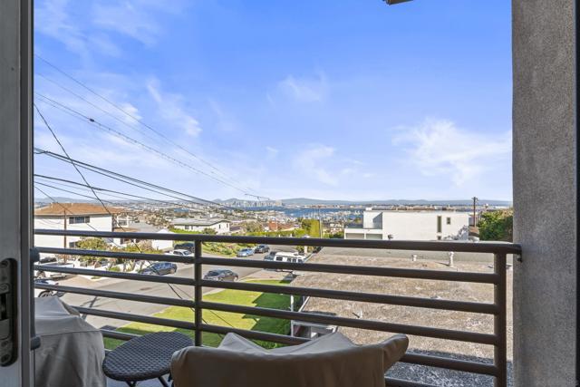 3435 Dickens, San Diego CA: https://media.crmls.org/mediaz/dd1580ba-ab28-4c02-8301-898ad4f62b83.jpg