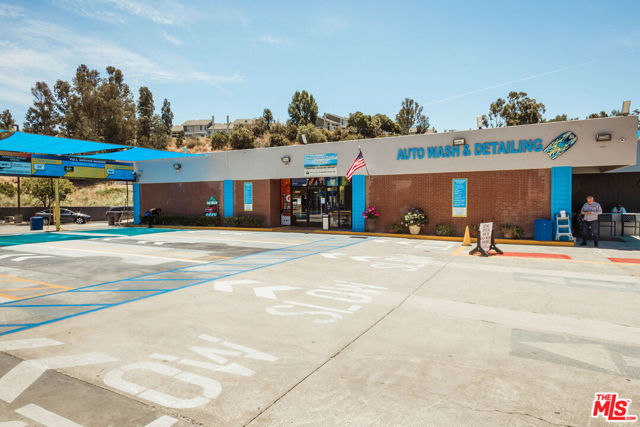 23156 Los Alisos Boulevard, Mission Viejo CA: https://media.crmls.org/mediaz/dd15b74b-89b6-4553-8262-986fde0403f9.jpg