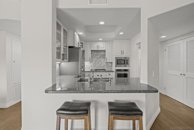 8595 Via Mallorca, La Jolla CA: https://media.crmls.org/mediaz/dd15e170-aeee-42ba-b7cb-e6a90517a665.jpg